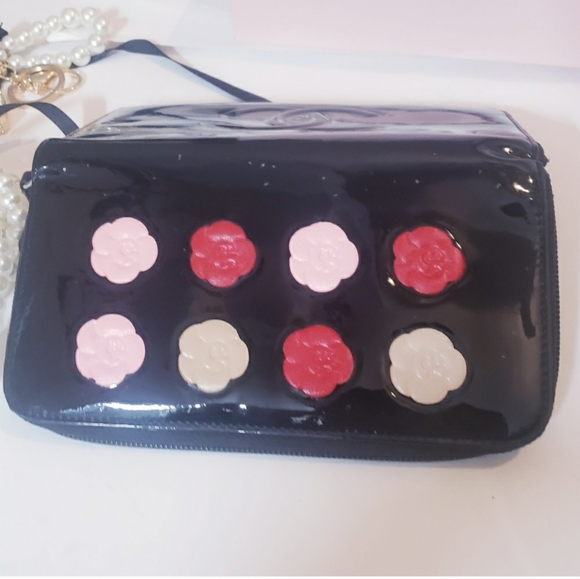 Chanel Camellia Palette Limited Edition Black Long Patent Floral Wallet - Picture 15 of 15